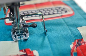 เราใช้ขาเหล็กเพื่อกะระยะให้แต่ละเส้นตรงเท่ากันทุกเส้น