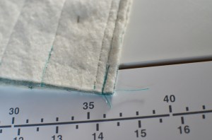 แต่เย็บย้ำที่มุมปากกระเป๋าทั้งสองด้านนิดนึงนะคะ