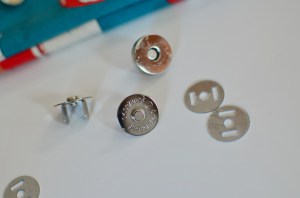 กระดุมแม่เหล็กหนึ่งชุด