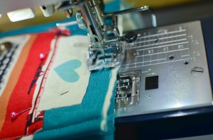 แล้วก็เย็บทั้งสองชิ้นให้ติดกัน