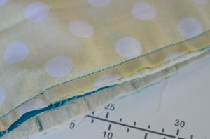 แล้วเย็บทั้งสองชิ้นให้ติดกันนะคะ